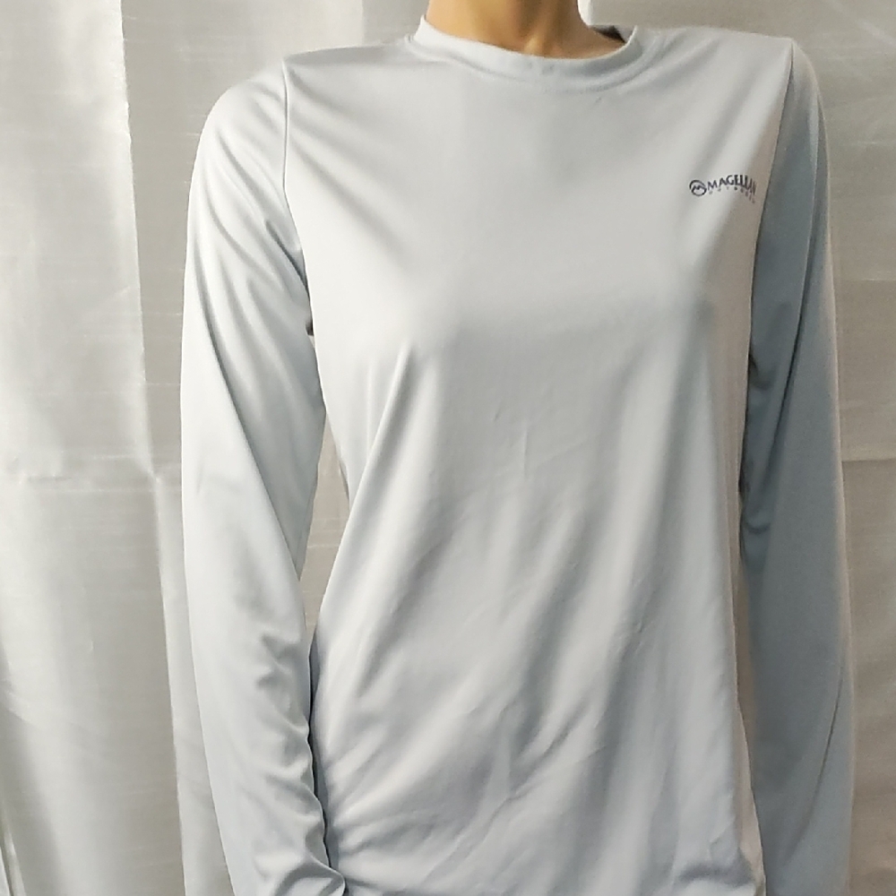 Magellan Outdoors Gray Fitted Long Sleeve T-Shirt